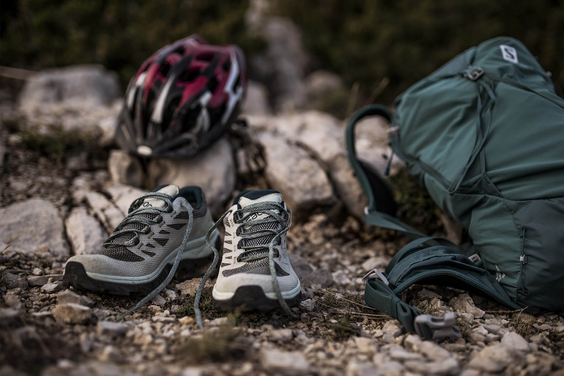 Salomon-登山鞋-OUTline-GORETEX