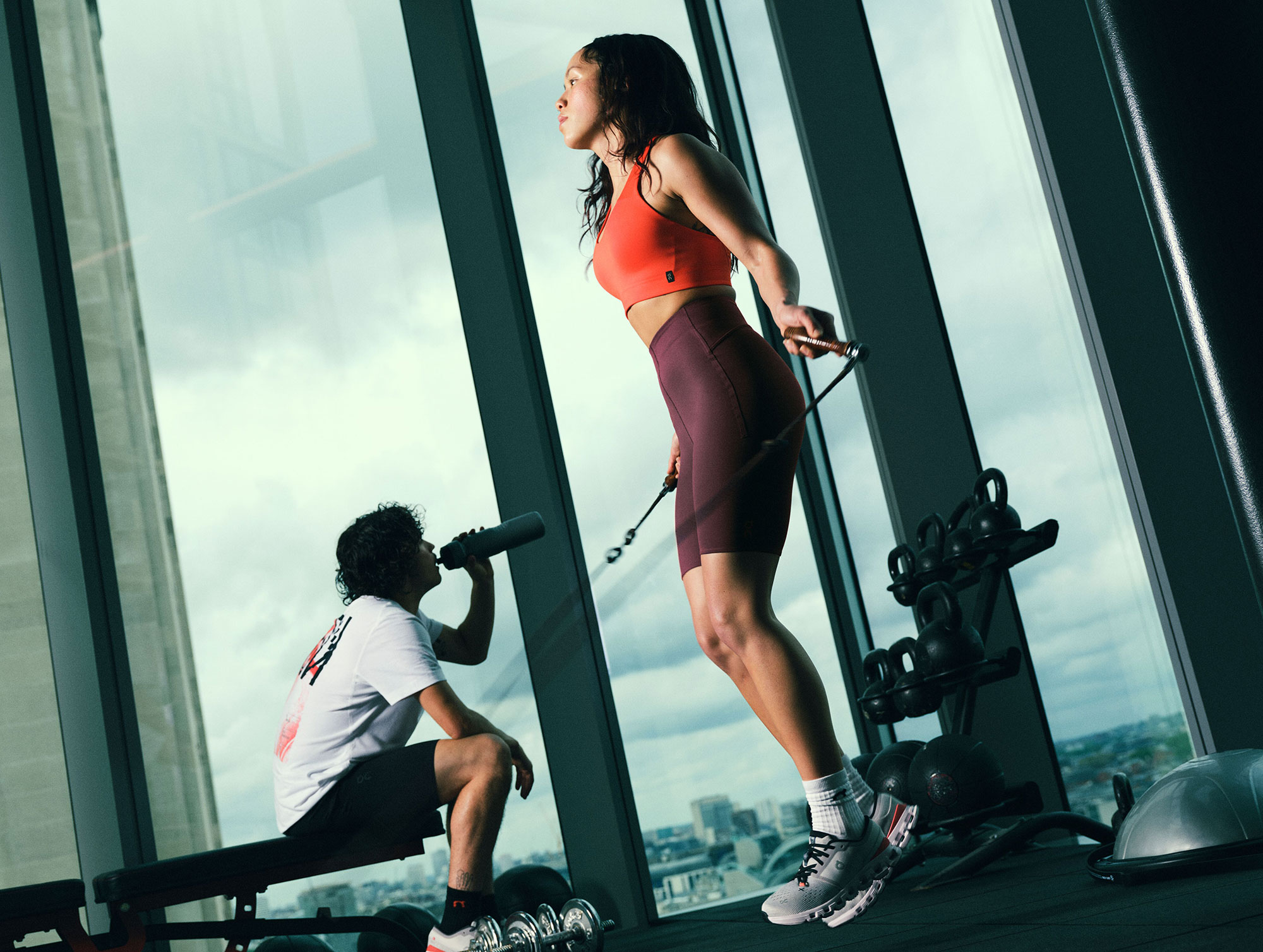 Medium-JPEG-fw24-training-ptr-head_to_toe_still-active_3-rgb-01