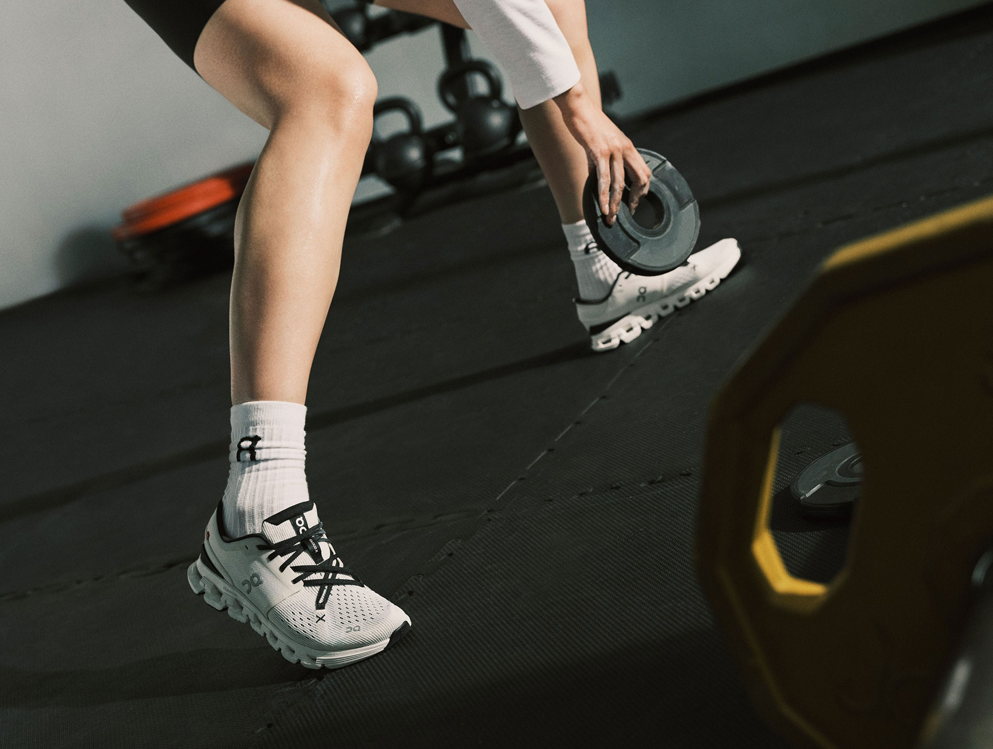 Medium-JPEG-fw24-training-ptr-product_still-rgb-03